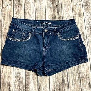 Ladies size 7 Saza denim blue Jean shorts cute embroidery & embellishment guc